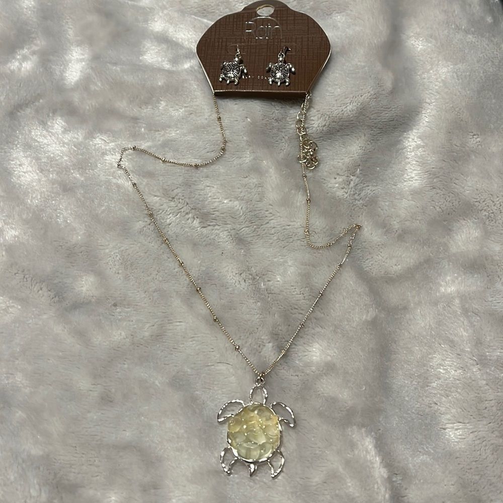 NWT turtle earrings and necklace set